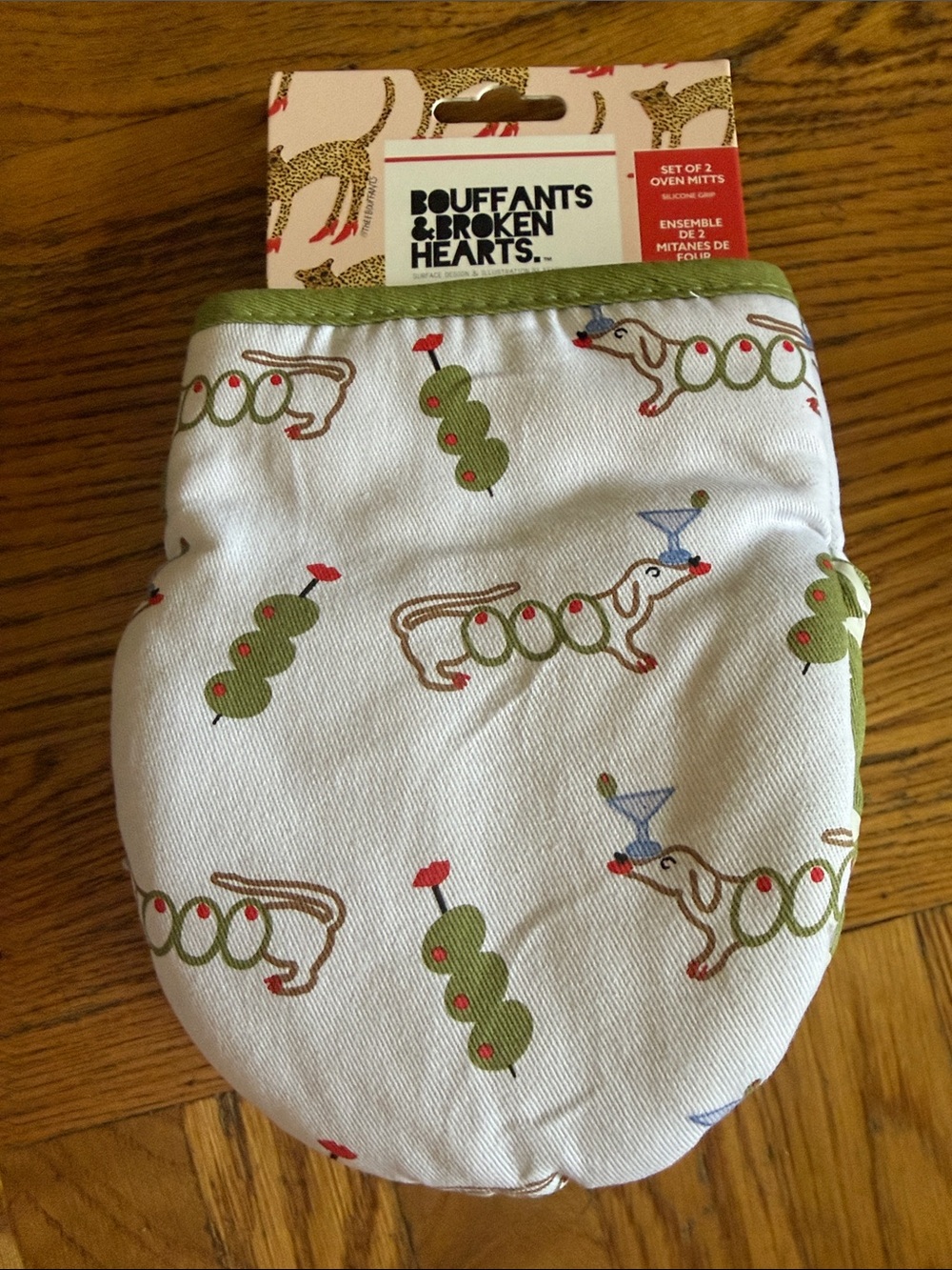 Bouffants & Broken Hearts oven mits with martini Olive Dachshund Print NWT
